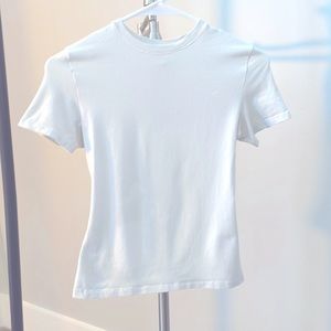 SKIMS tshirt size small